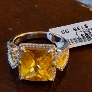 Elegant Silver Ring with Yellow Gemstone